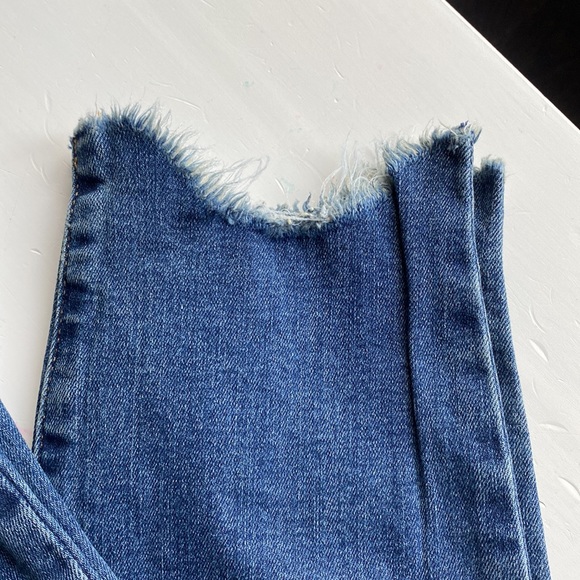 Gap true skinny jeans with destruction - Picture 2 of 7